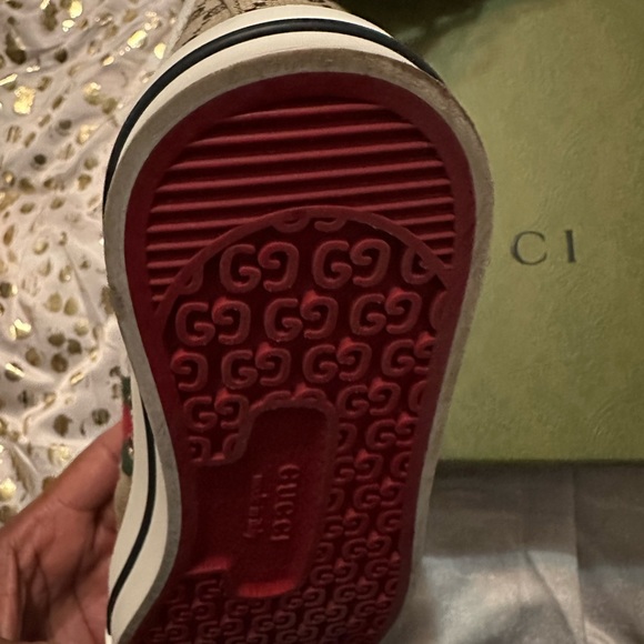 Authentic Gucci sneakers - Picture 4 of 15